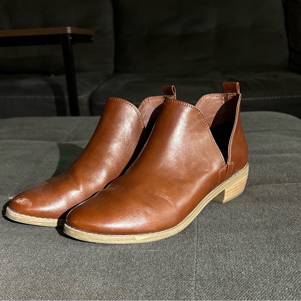 Universal Threads Short Brown Boots